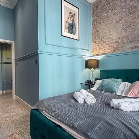 Historic Old Town Loft - Exposed Brick & Free Parking Apartment